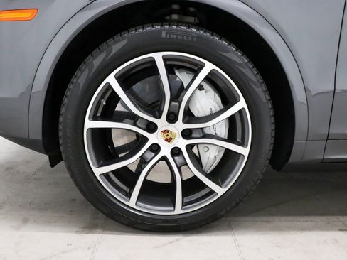 Used 2022 Porsche Cayenne Turbo image 8