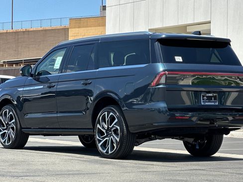 New 2026 Lincoln Navigator L Reserve AWD/4WD image 5