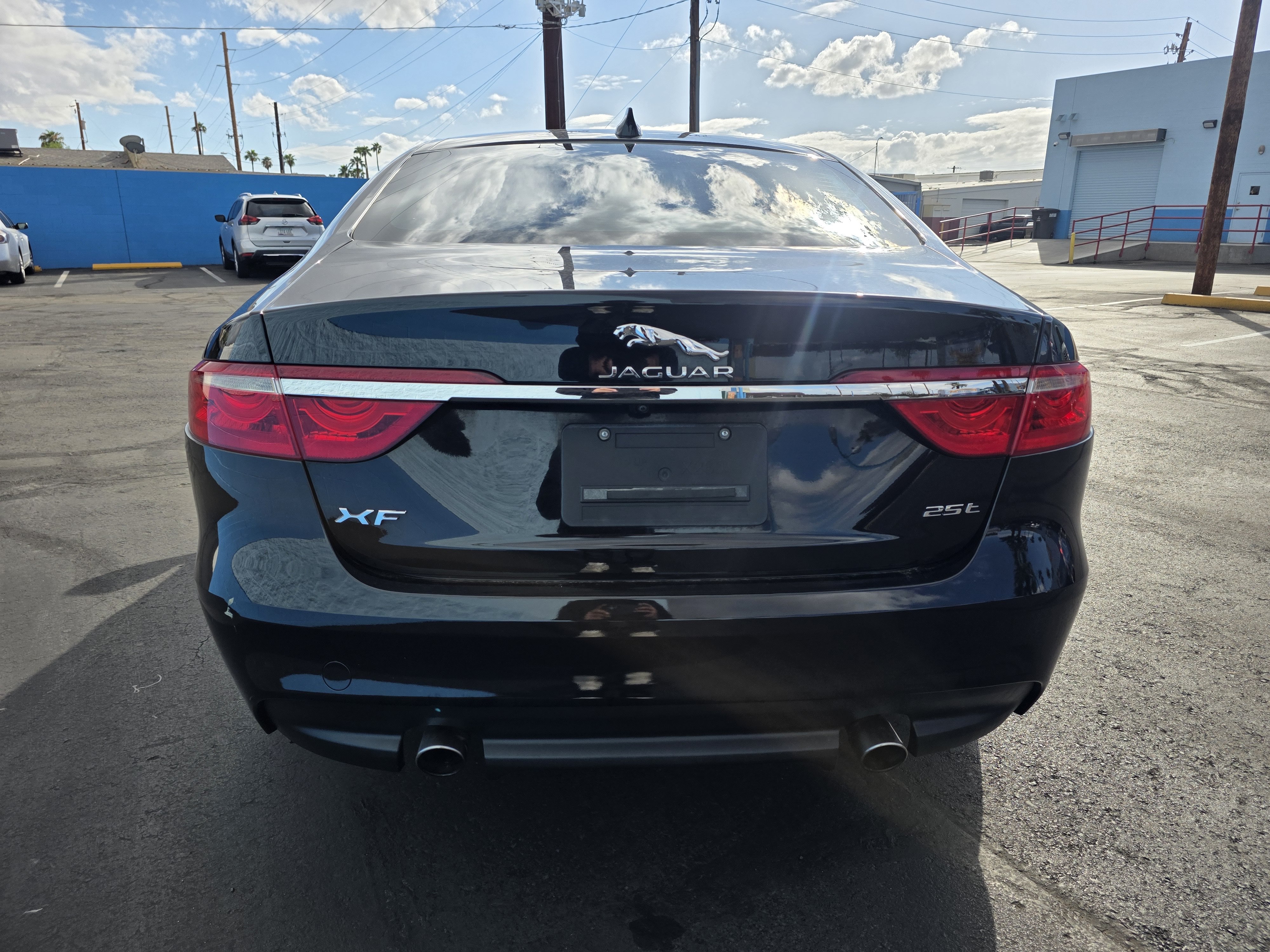 Used 2018 Jaguar XF Premium RWD image 5