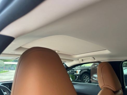 Used 2022 Lexus UX 250h w/ Premium Package AWD/4WD image 10
