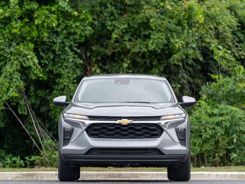 Used 2025 Chevrolet Trax LS w/ LS Convenience Package FWD image 32
