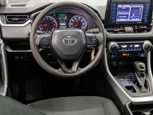 Used 2021 Toyota RAV4 LE image 4
