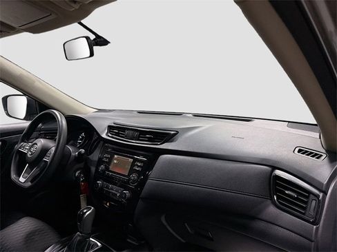 Used 2017 Nissan Rogue S image 28