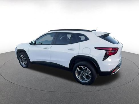 Used 2025 Chevrolet Trax LT image 10