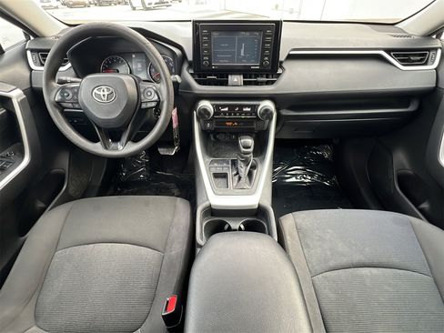 Used 2020 Toyota RAV4 LE image 10