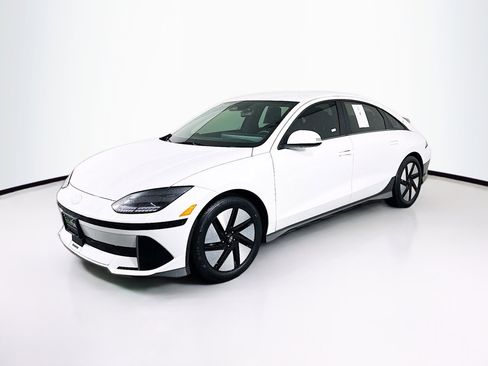 Used 2023 Hyundai Ioniq 6 SE RWD image 3