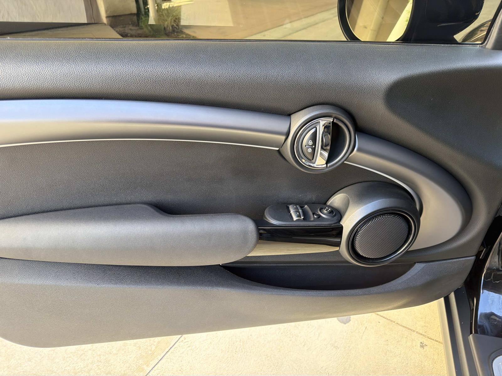 Used 2022 MINI Cooper 2-Door Hardtop FWD image 7