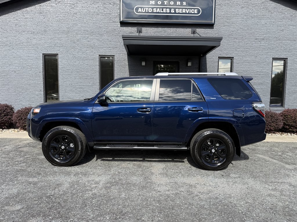 Used 2018 Toyota 4Runner SR5 Premium AWD/4WD image 4
