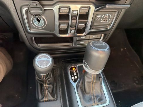 Used 2023 Jeep Gladiator Overland image 21