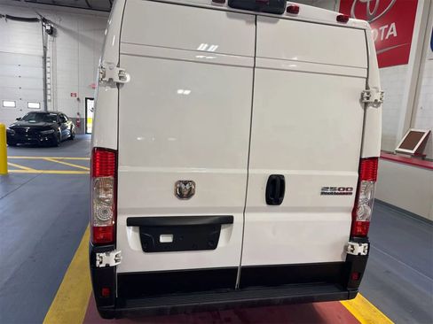Used 2025 RAM ProMaster 2500 w/ Convenience Group FWD image 4
