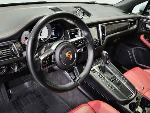 Used 2015 Porsche Macan Turbo image 17