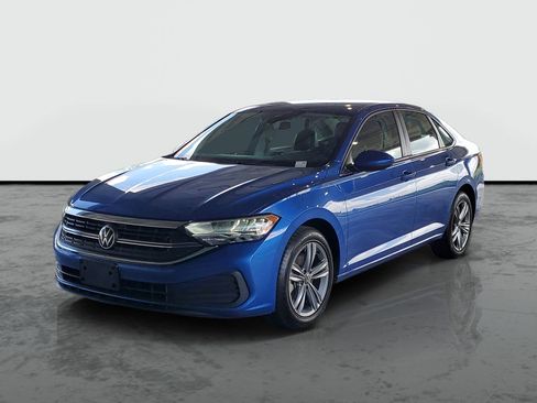 Used 2024 Volkswagen Jetta SE FWD image 4