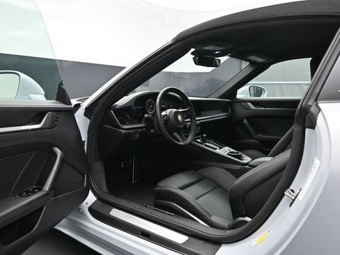 Certified 2024 Porsche 911 Targa 4S AWD/4WD image 4