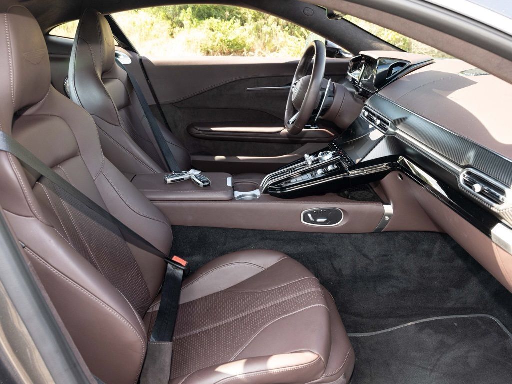 Used 2025 Aston Martin V8 Vantage Coupe RWD image 47