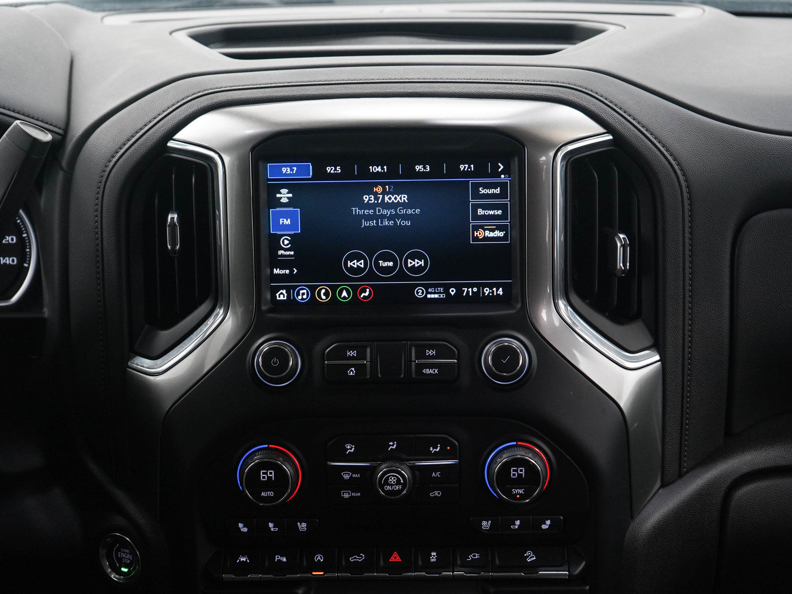 Used 2021 Chevrolet Silverado 1500 LTZ w/ Technology Package AWD/4WD image 15