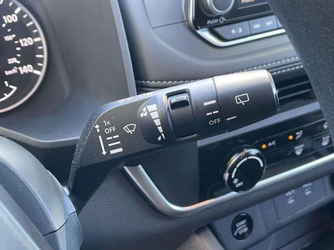 Used 2025 Nissan Rogue S image 20