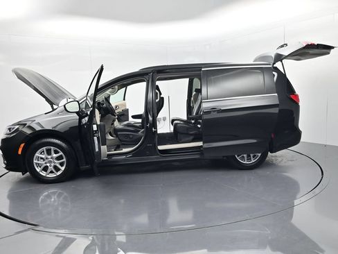 Used 2022 Chrysler Pacifica Touring-L FWD image 65