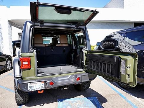Used 2022 Jeep Wrangler Unlimited Rubicon w/ LED Lighting Group AWD/4WD image 16