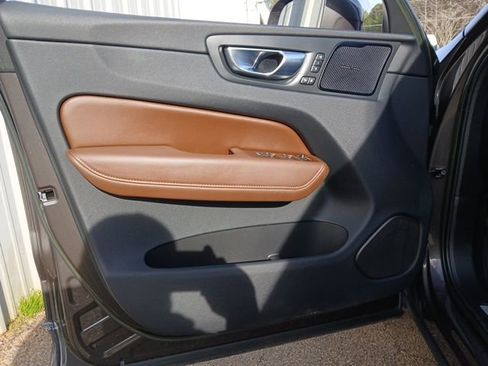 Used 2022 Volvo XC60 B5 Inscription w/ Protection Package Premier FWD image 43