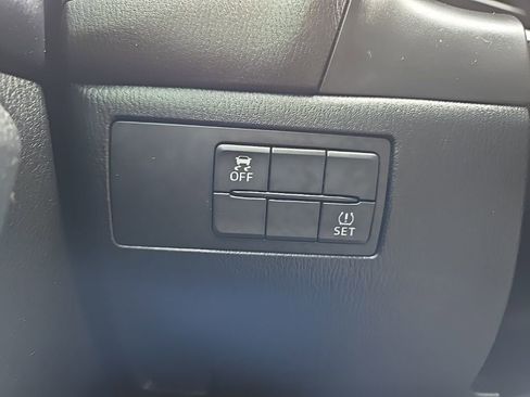 Used 2018 MAZDA MAZDA3 Touring image 19