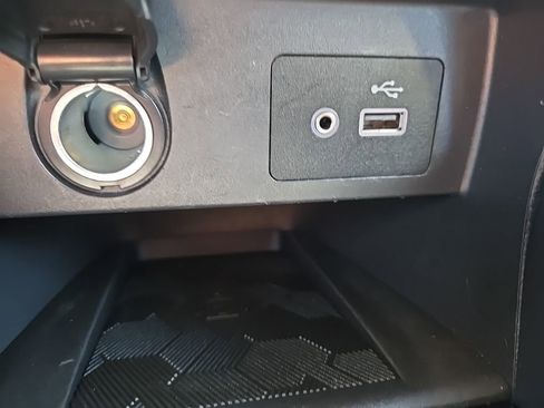 Used 2023 Nissan Versa SV image 18