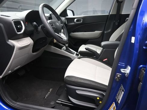 Used 2023 Hyundai Venue SEL FWD image 17