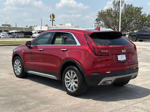 Used 2021 Cadillac XT4 Premium Luxury FWD image 3