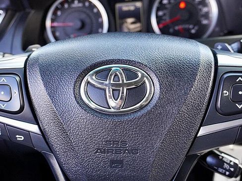 Used 2015 Toyota Camry SE FWD image 32