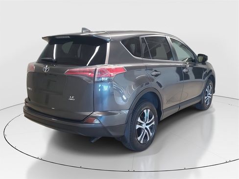 Used 2018 Toyota RAV4 LE image 7