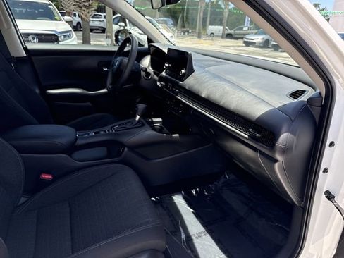 Certified 2025 Honda HR-V LX image 18