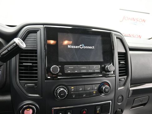 Used 2022 Nissan Titan SV image 21