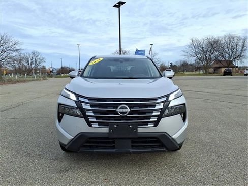 Used 2024 Nissan Rogue SV image 2