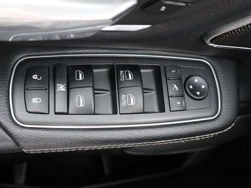 Used 2019 RAM 1500 Laramie AWD/4WD image 31