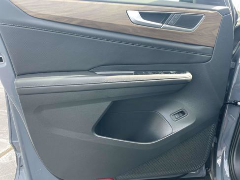 Certified 2026 Volkswagen Atlas SE w/ Panoramic Sunroof Package FWD image 16