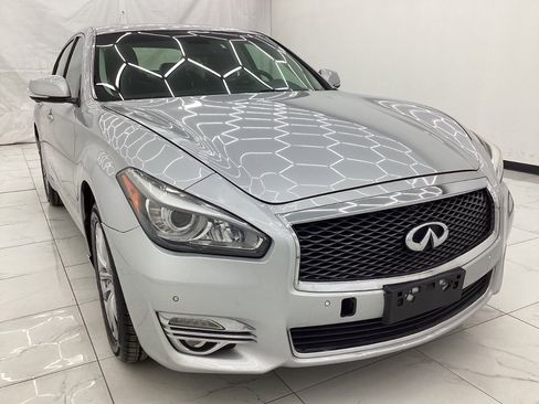 Used 2015 INFINITI Q70 3.7 image 3