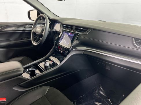 Used 2023 Jeep Grand Cherokee Altitude AWD/4WD image 28