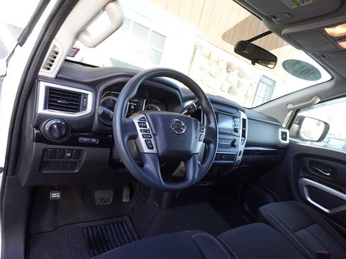 Used 2017 Nissan Titan SV image 15