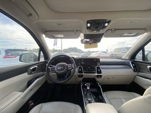 Used 2022 Kia Sorento EX w/ Panoramic Sunroof Package FWD image 5