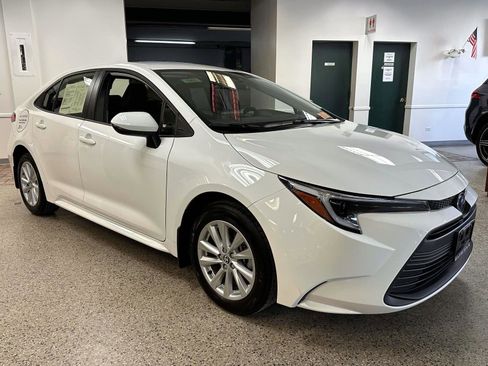 Used 2025 Toyota Corolla LE w/ LE Premium Package image 6
