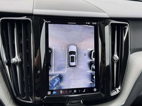 Certified 2025 Volvo XC60 B5 Plus image 24