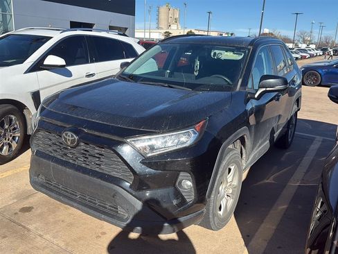 Used 2020 Toyota RAV4 XLE image 2