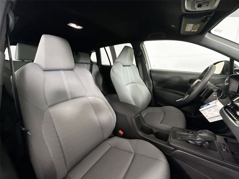 Certified 2026 Toyota Corolla Cross SE image 9