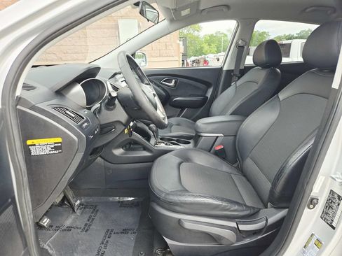 Used 2010 Hyundai Tucson GLS w/ Popular Equipment Pkg 2 FWD image 11