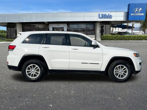Used 2020 Jeep Grand Cherokee Laredo image 9