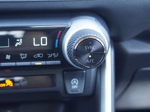 Used 2025 Toyota RAV4 XLE FWD image 30