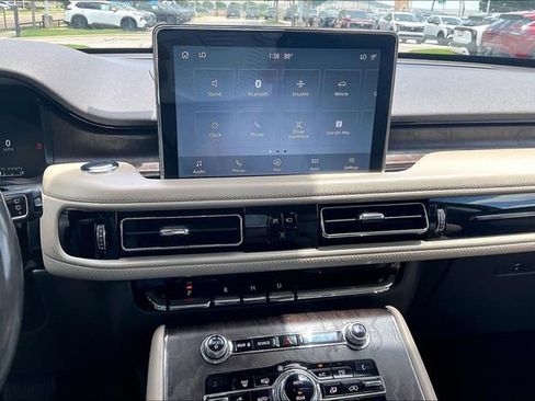 Used 2020 Lincoln Aviator Reserve w/ Elements Package Plus AWD/4WD image 30