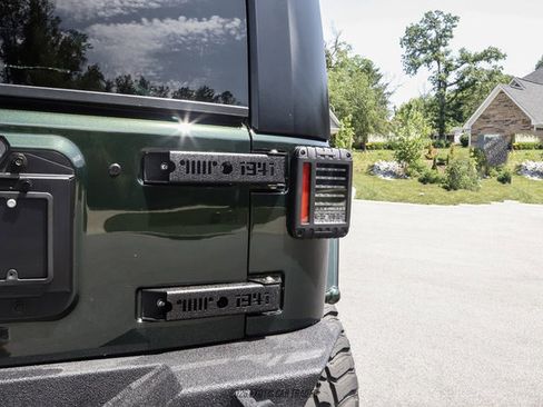 Used 2010 Jeep Wrangler Unlimited Rubicon w/ Dual Top Group AWD/4WD image 91