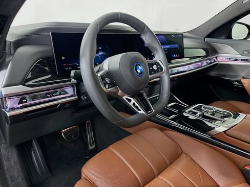 Used 2025 BMW i7 xDrive60 w/ Executive Package AWD/4WD image 9