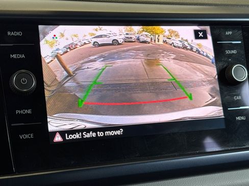 Used 2022 Volkswagen Taos SE image 19