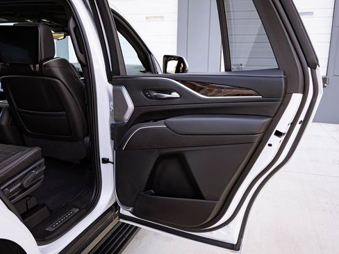 Used 2021 Cadillac Escalade Sport Platinum image 25